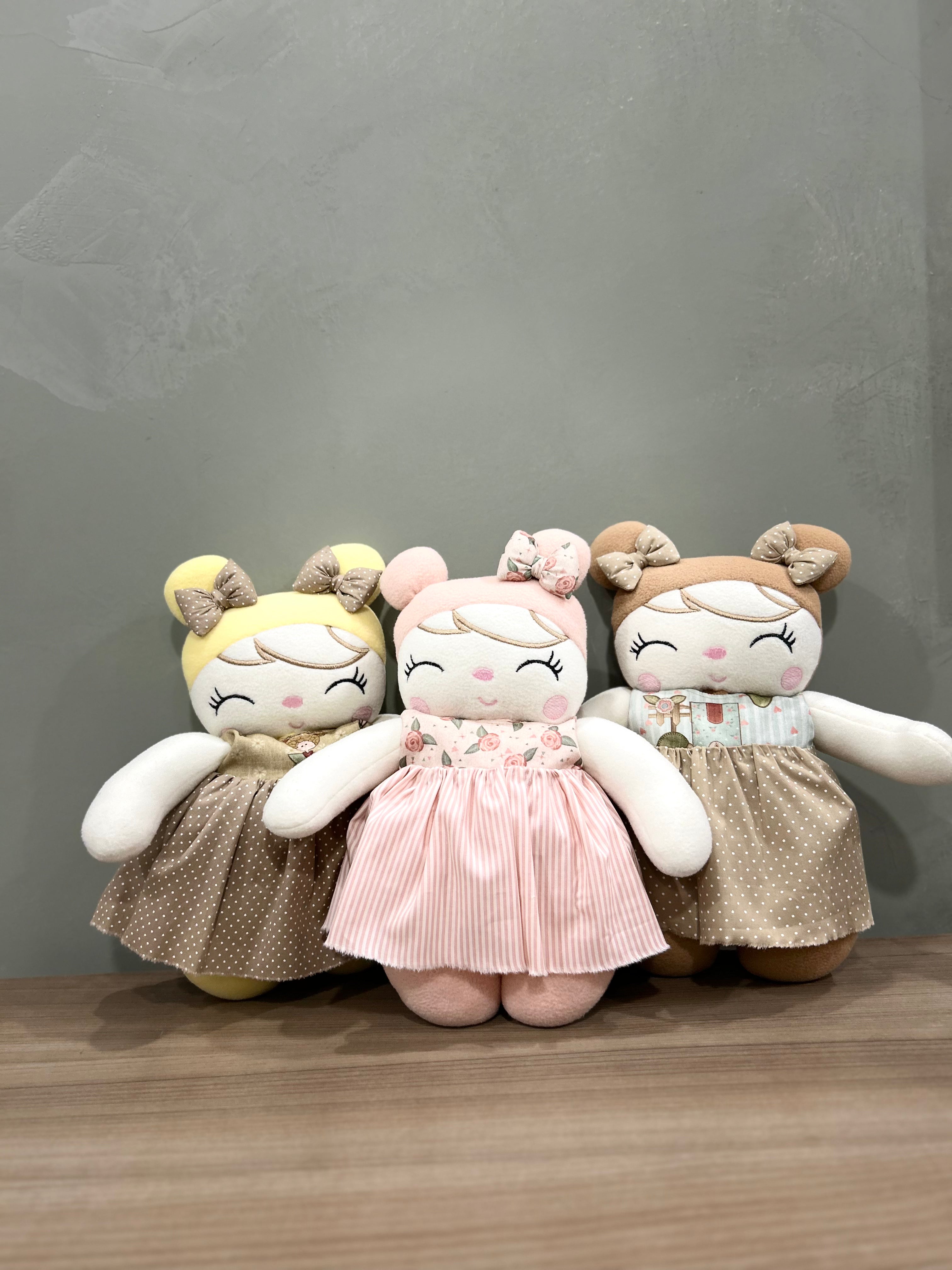 Boneca Bordada Cecília