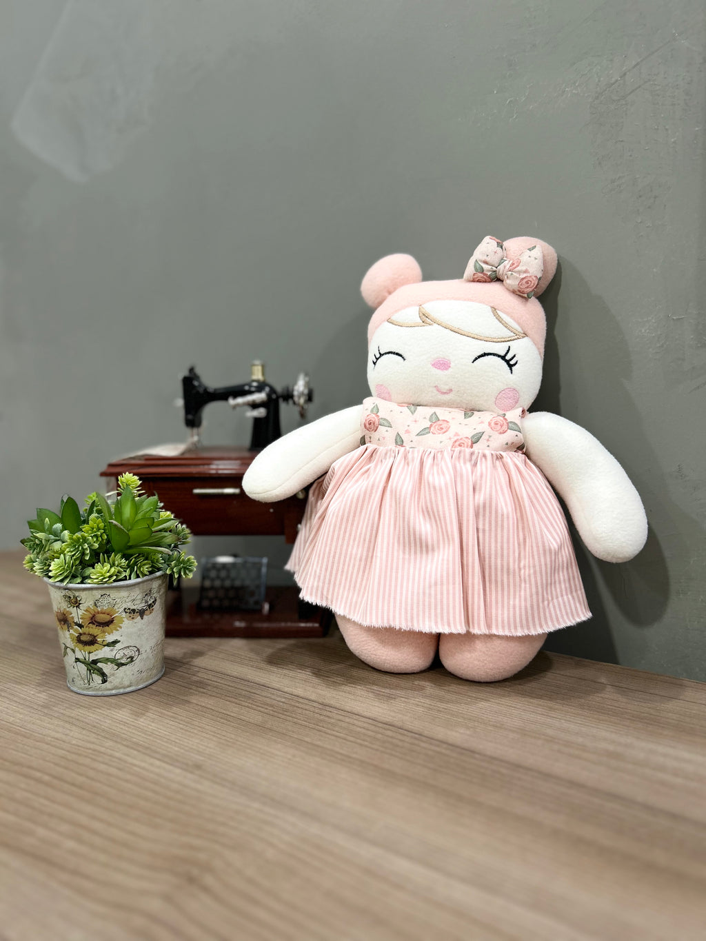 Boneca Bordada Cecília